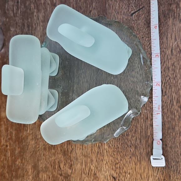 Frosted Glass Inukshuk - Picture 4 of 5